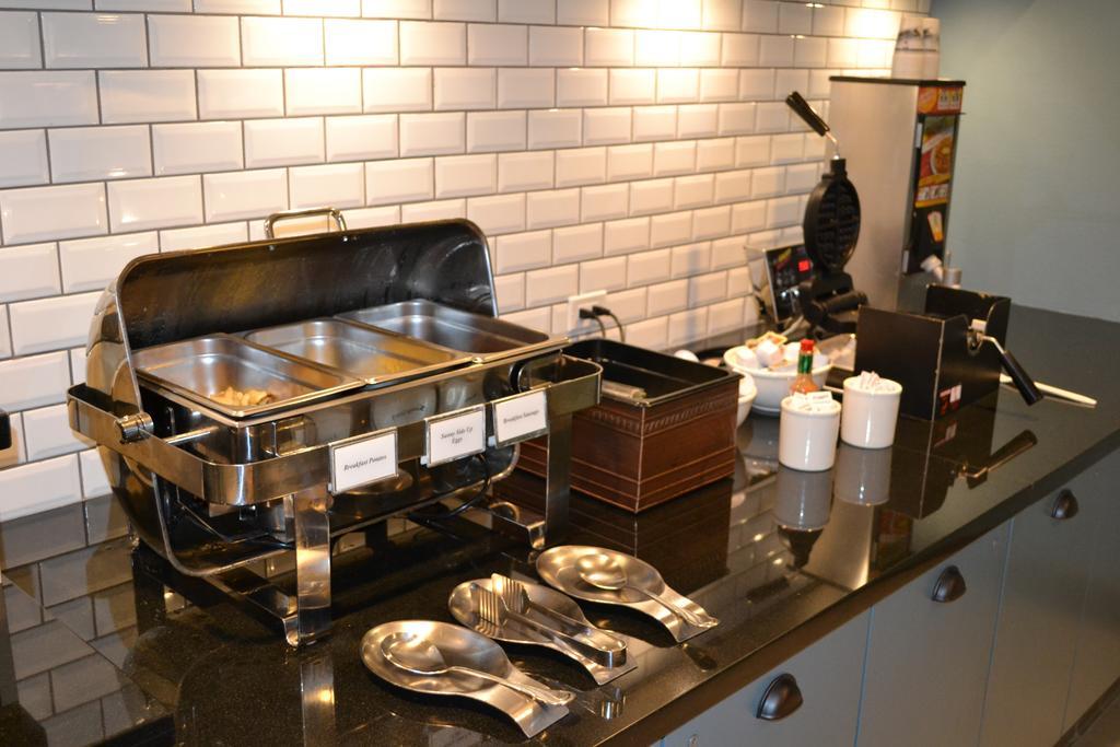Country Inn & Suites By Radisson Roseville - St Paul מראה חיצוני תמונה